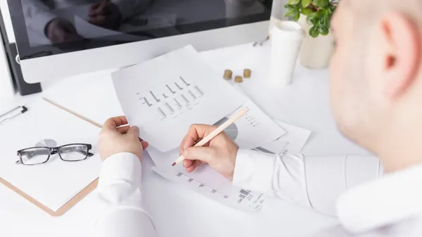 Personas realizando innovación